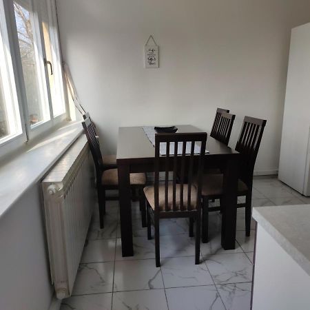 Apartman M&M'S Apartment คาร์โลวัตส์ ภายนอก รูปภาพ