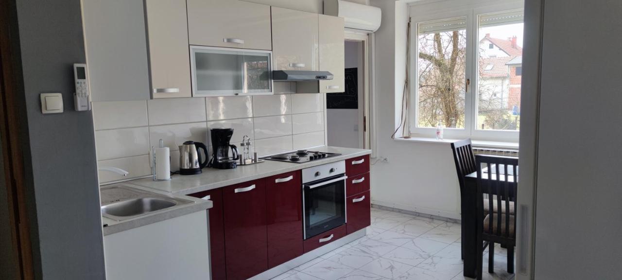Apartman M&M'S Apartment คาร์โลวัตส์ ภายนอก รูปภาพ