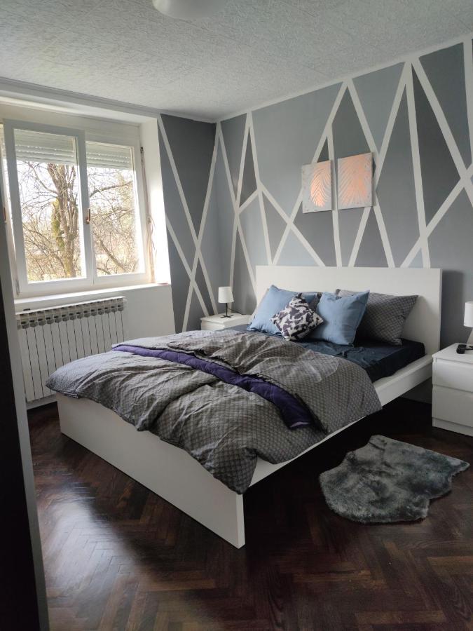 Apartman M&M'S Apartment คาร์โลวัตส์ ภายนอก รูปภาพ