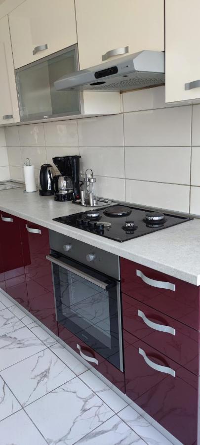 Apartman M&M'S Apartment คาร์โลวัตส์ ภายนอก รูปภาพ