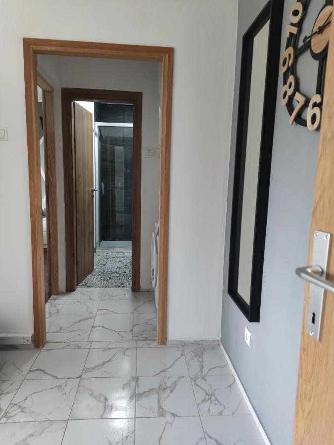 Apartman M&M'S Apartment คาร์โลวัตส์ ภายนอก รูปภาพ
